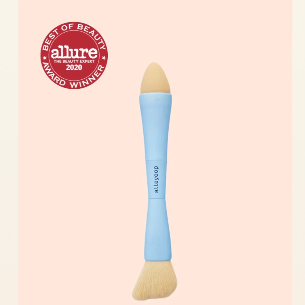 4-in-1 Multitasker Makeup Brush ✨✨